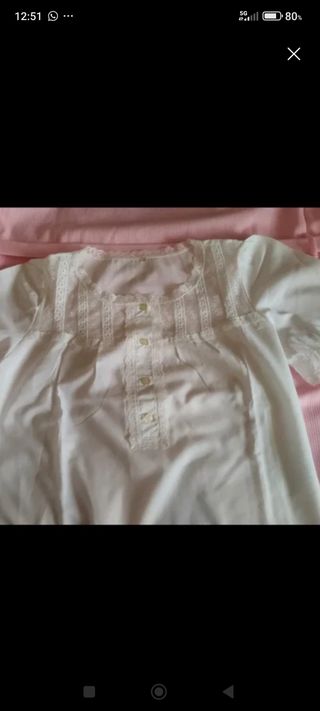 Camisón blanco con botones en pechera 