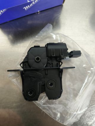 Cerradura maletero Renault Clio IV