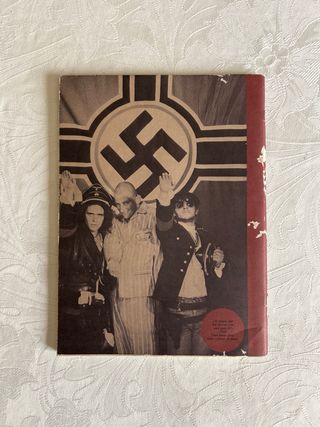 Comic Hitler = SS