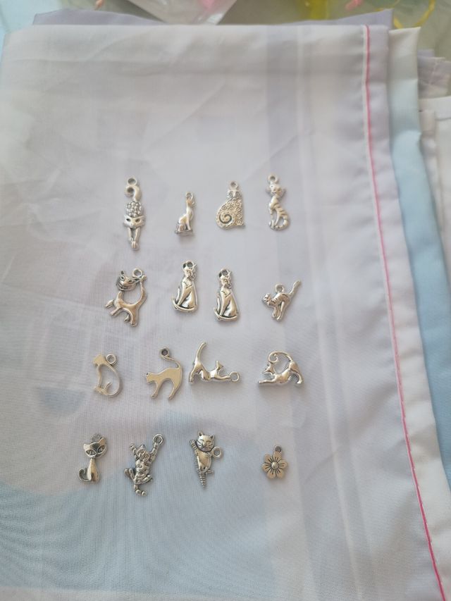 Pack 16 colgantes gatos, alienación de metal (nuev