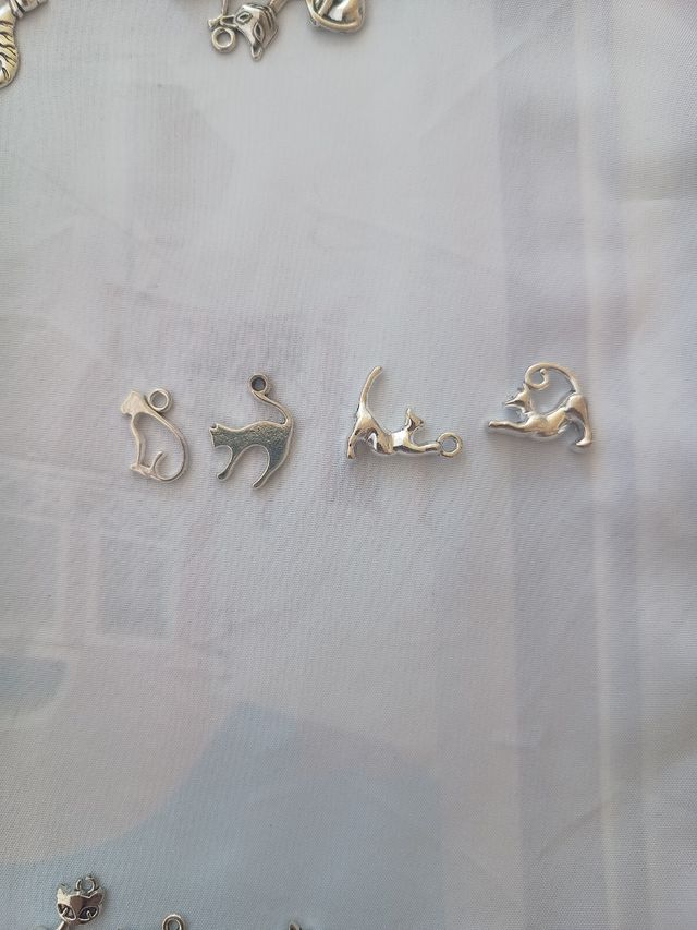 Pack 16 colgantes gatos, alienación de metal (nuev