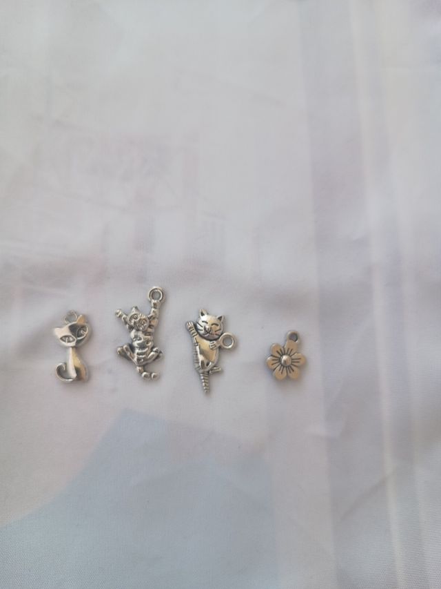 Pack 16 colgantes gatos, alienación de metal (nuev