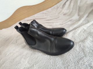 Botines planos negros