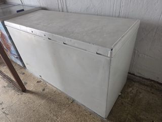 Congelador grande blanco