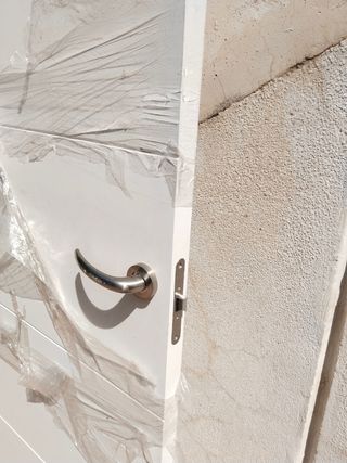 Puerta blanca lacada
