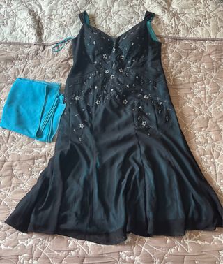 Vestido negro con detalles teal