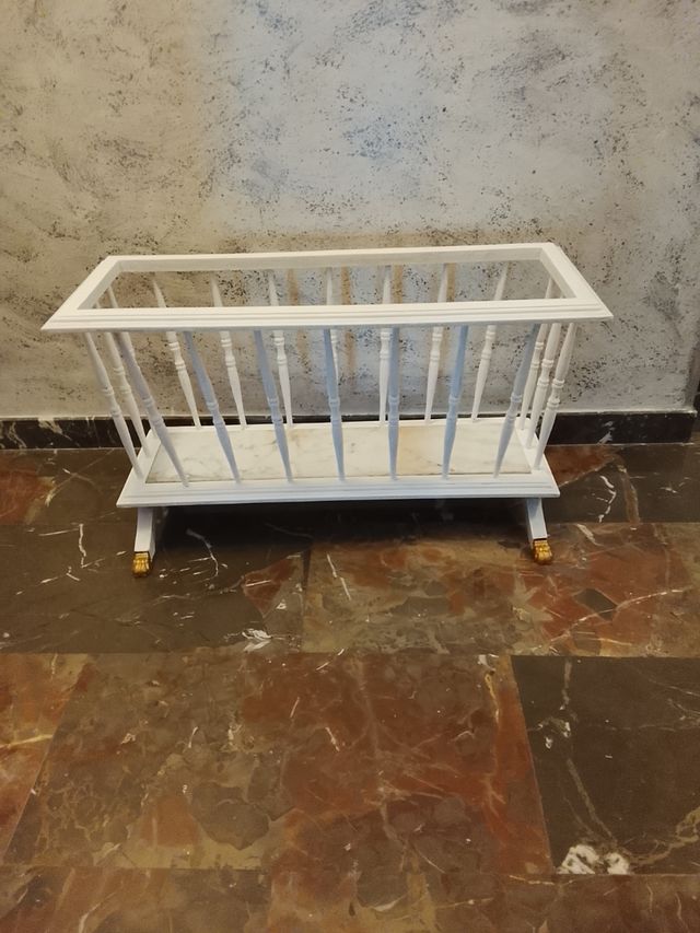 Revistero vintage blanco grande