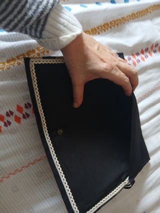 Bolso negro y dorado