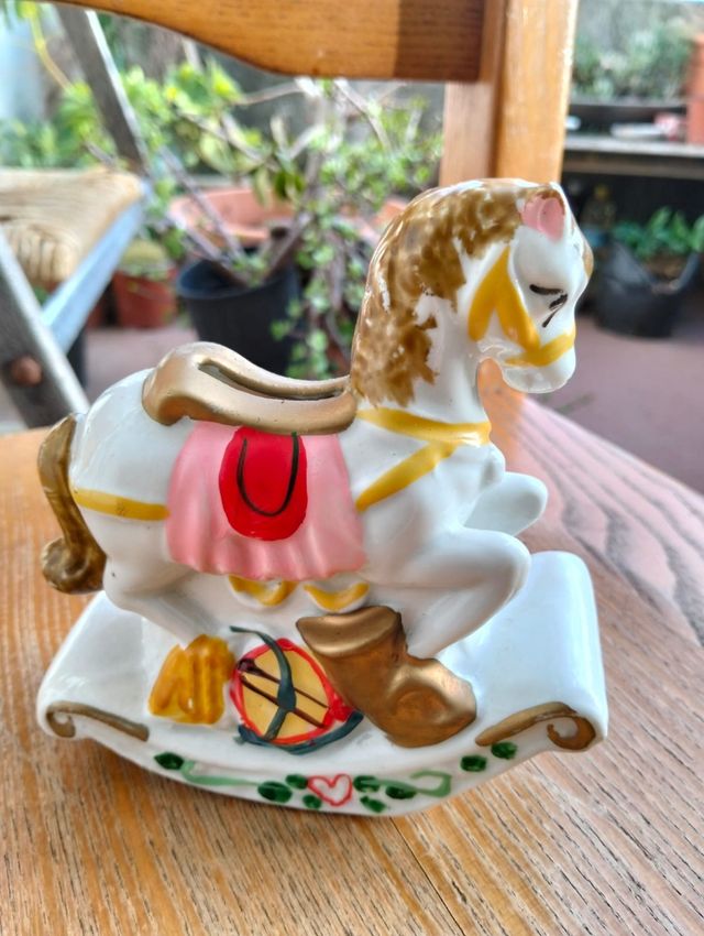 Salvadanaio cavallo a dondolo in ceramica