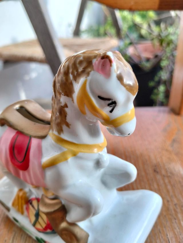 Salvadanaio cavallo a dondolo in ceramica