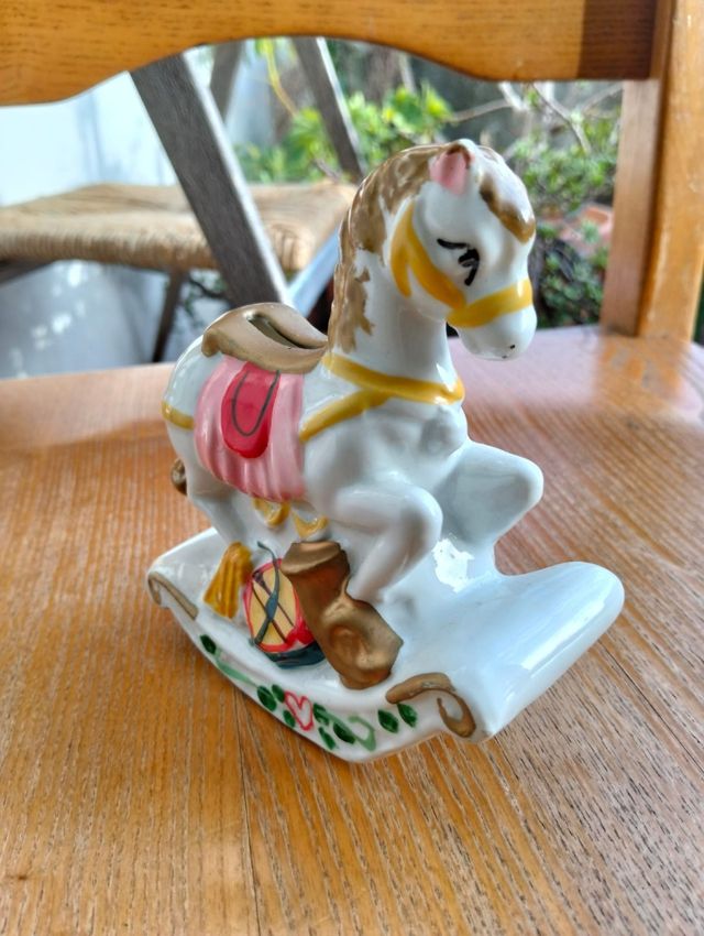Salvadanaio cavallo a dondolo in ceramica