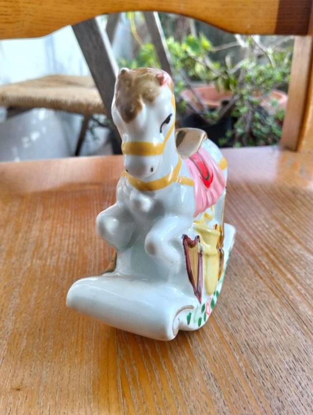 Salvadanaio cavallo a dondolo in ceramica