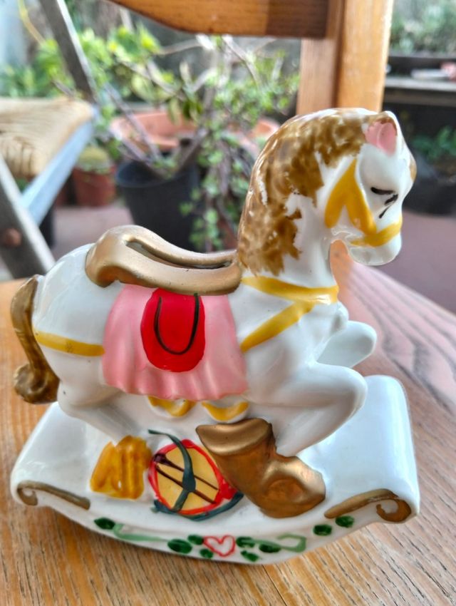 Salvadanaio cavallo a dondolo in ceramica