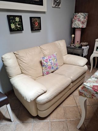 Sofá piel beige 2 plazas
Recién restaurado.