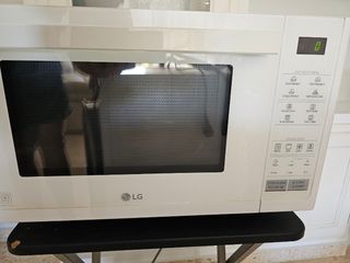 Microondas/Horno LG con grill, horno y combi