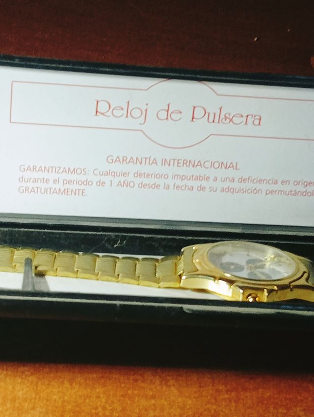 Reloj Pulsera Dorado funciona funciona con pilas
