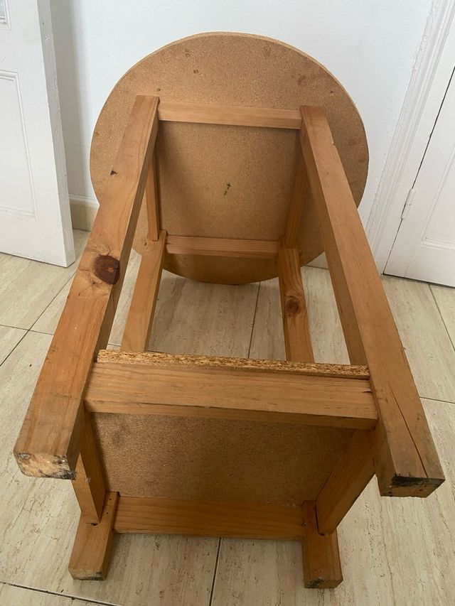 Mesa auxiliar redonda de madera