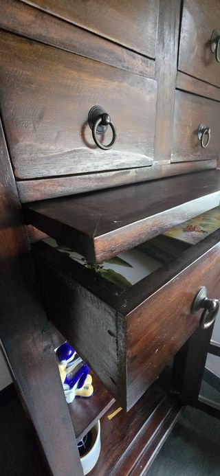 Vitrina Estantería Cajonera. Estilo Colonial.