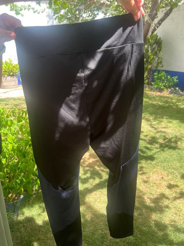 Mallas deportivas azules oscuro y negras