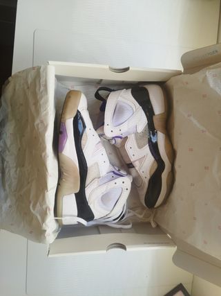 Zapatillas Jordan rojas y blancas