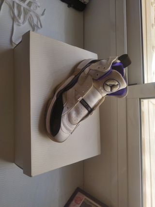 Zapatillas Jordan rojas y blancas