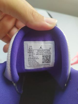 Zapatillas Jordan rojas y blancas