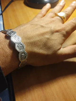 Brazalete torque, pulsera vikinga de metal.