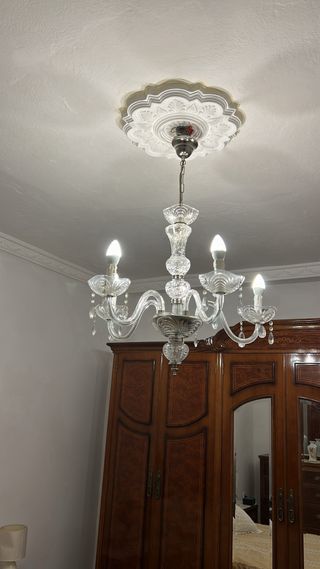Lámparas antiguas de metal y cristal