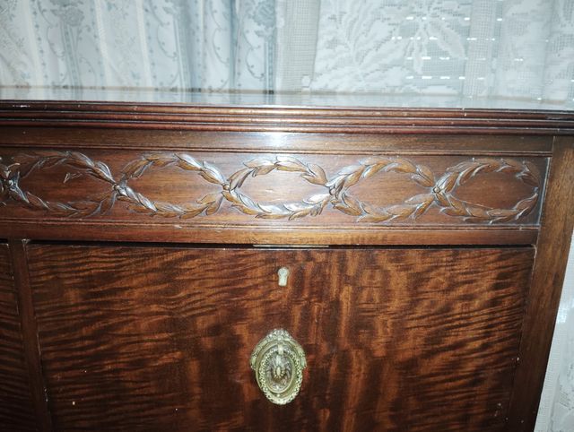 Cómoda de madera inglesa, con grandes cajones