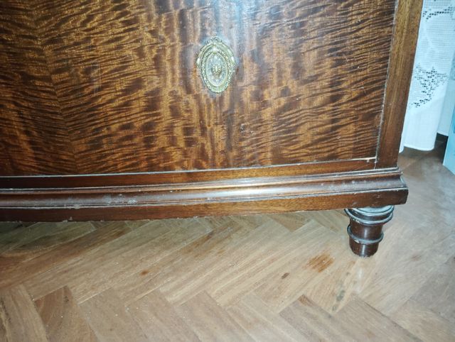 Cómoda de madera inglesa, con grandes cajones