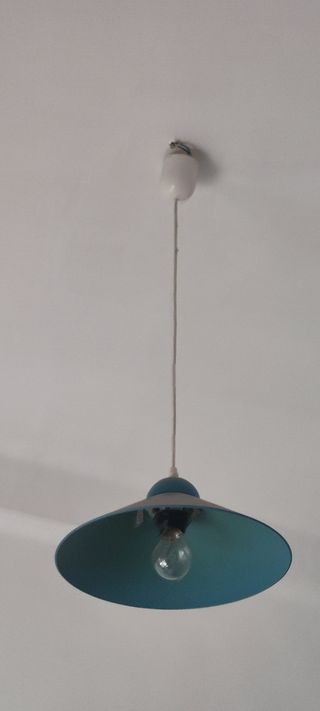 Lámpara de techo azul y blanca