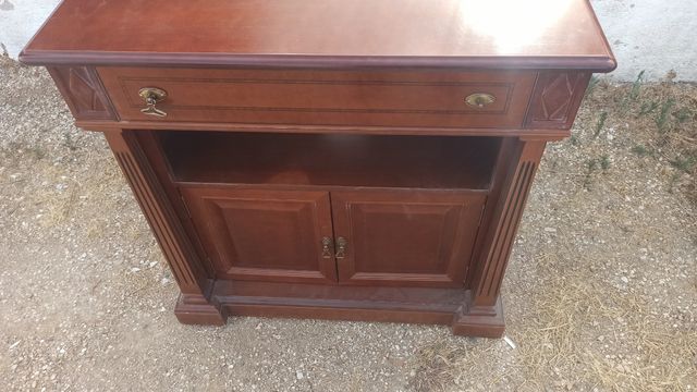 Mueble madera marrón