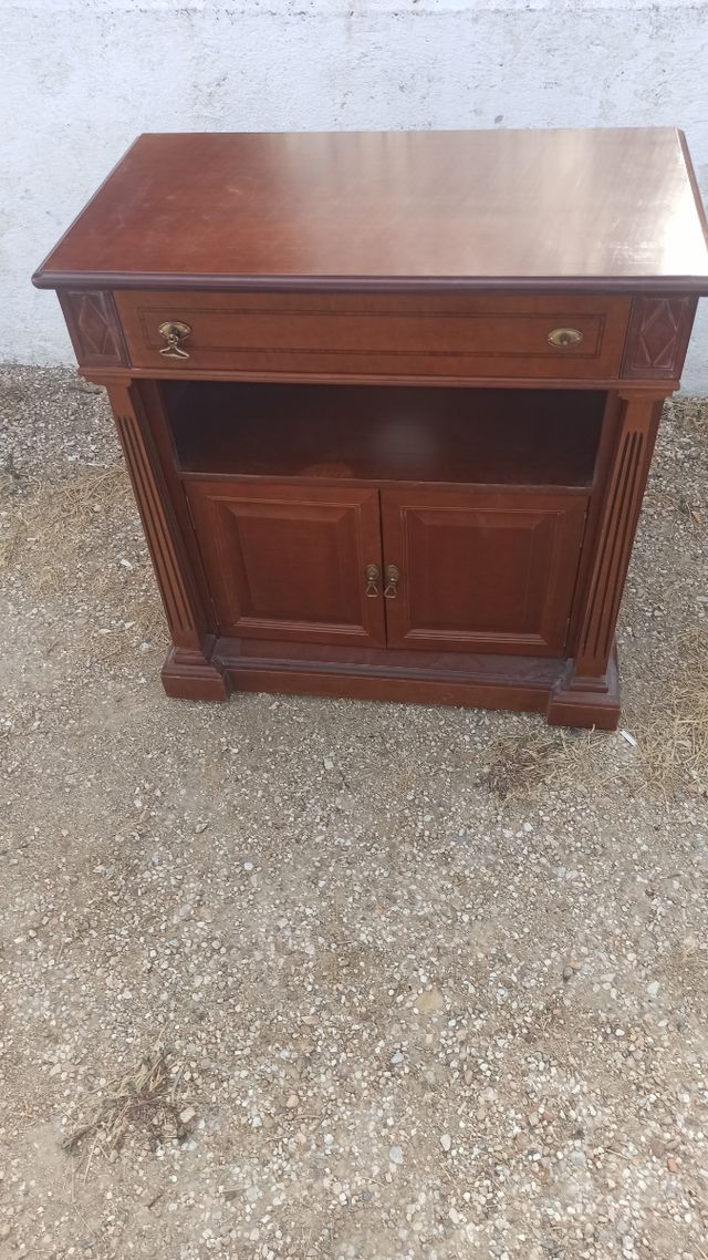 Mueble madera marrón