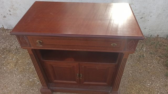 Mueble madera marrón