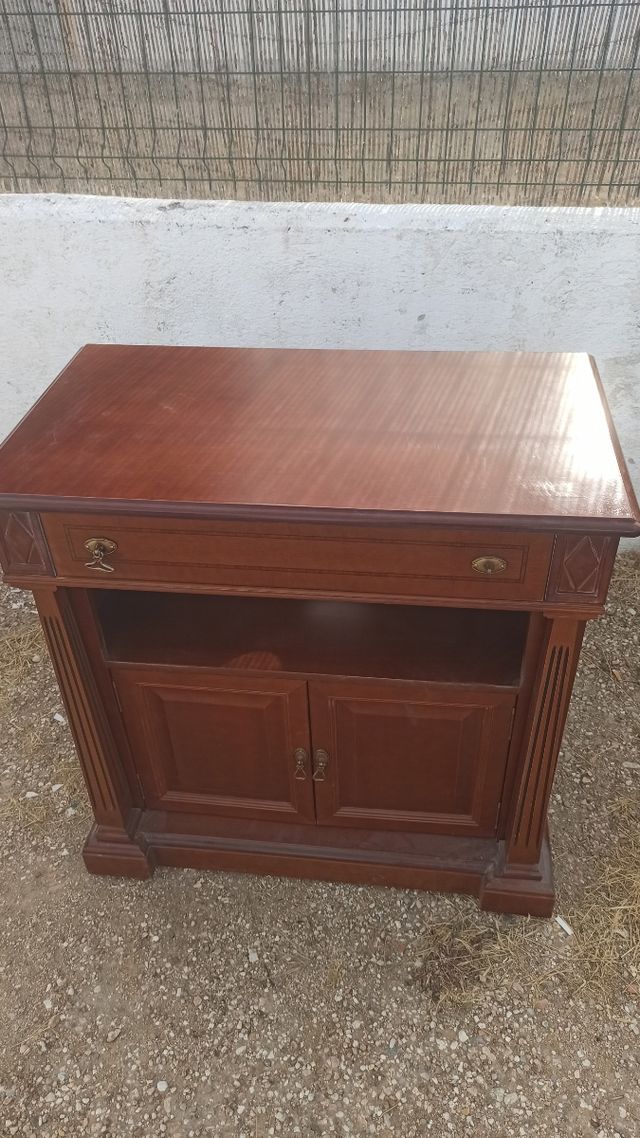 Mueble madera marrón
