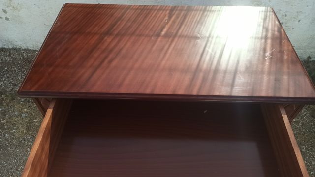 Mueble madera marrón