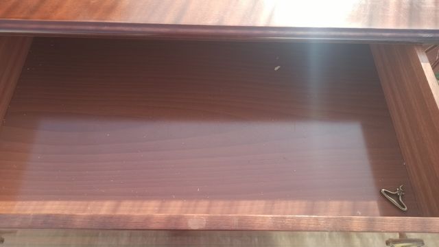 Mueble madera marrón