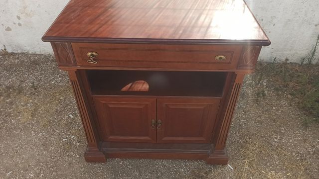Mueble madera marrón