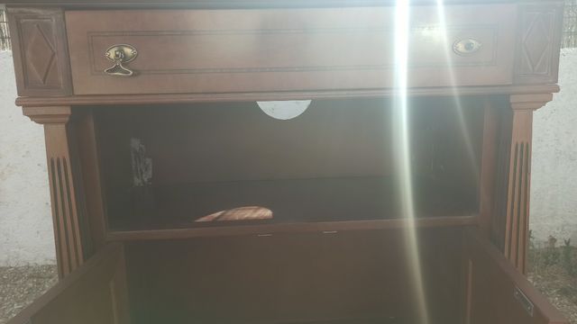 Mueble madera marrón