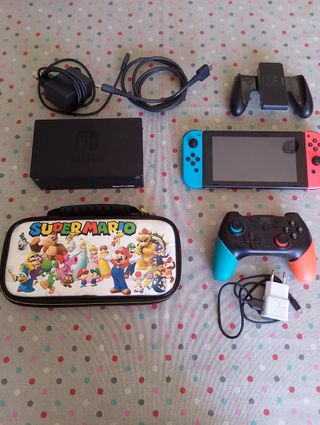 Nintendo Switch + 2 mandos + funda