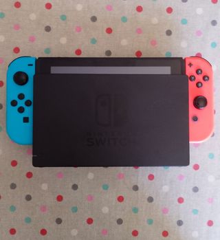 Nintendo Switch + 2 mandos + funda