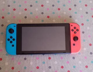 Nintendo Switch + 2 mandos + funda
