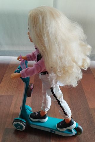 Nancy un día con patinete 