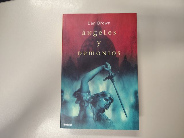 Ángeles y Demonios - Dan Brown