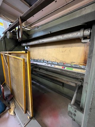 Plegadora industrial usada