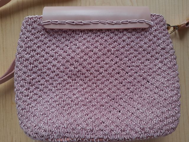 Borsa all'uncinetto rosa