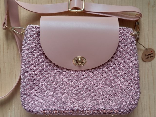 Borsa all'uncinetto rosa