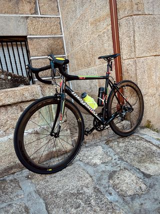 Bicicleta Megamo. Shimano 105 y Ruedas de Carbono