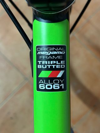 Bicicleta Megamo. Shimano 105 y Ruedas de Carbono