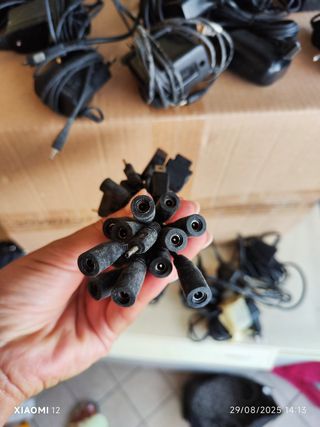 Caricabatterie cellulari vecchi